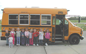 Image Children in Front of Bus