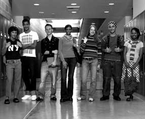 Image of high school teenagers in hallway